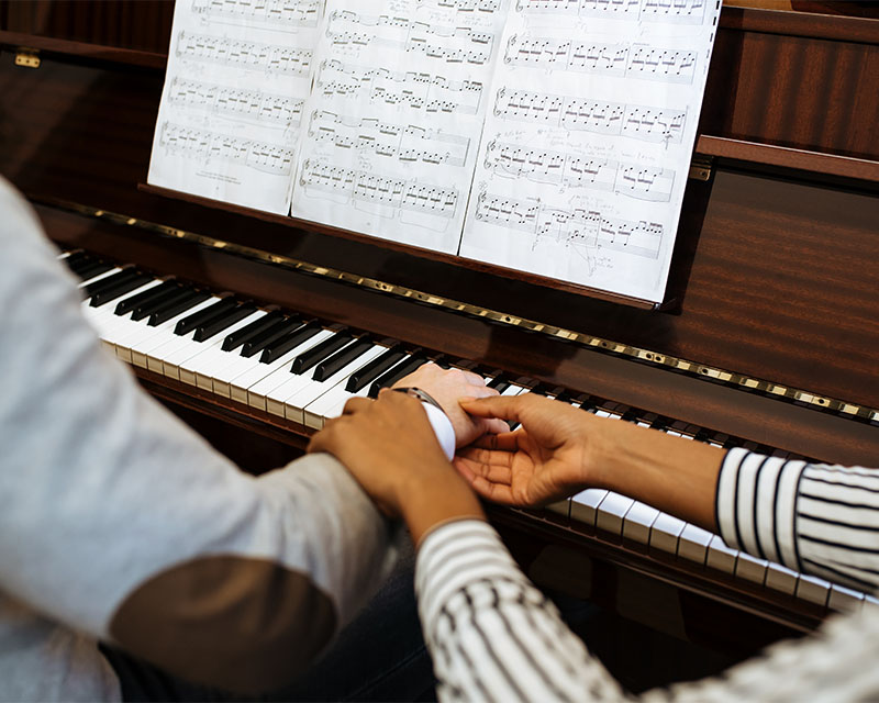 posizione della mano per memorizzare al pianoforte